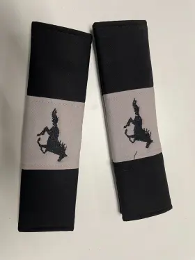 SBC-CO26I20-HOR26 DESIGNCOVERS Seat Belt Covers Running Horse