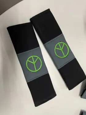 SBC-CO26I23-PEA30 DESIGNCOVERS Seat Belt Covers Peace Design