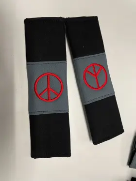 SBC-CO26I23-PEA82 DESIGNCOVERS Seat Belt Covers Peace Design