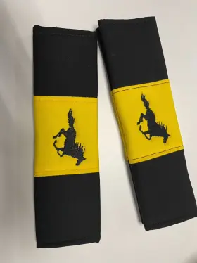 SBC-CO26I41-HOR26 DESIGNCOVERS Seat Belt Covers Running Horse