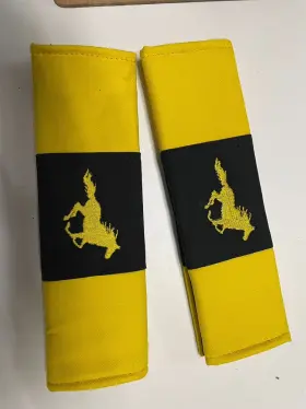 SBC-CO41I26-HOR41 DESIGNCOVERS Seat Belt Covers Running Horse