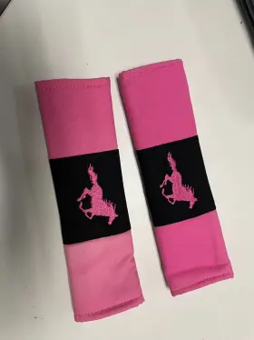 SBC-CO72I26-72HORSE DESIGNCOVERS Pink Seat Belt Covers Horse