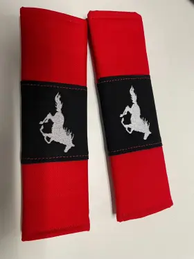SBC-CO82I26-HOR20 DESIGNCOVERS Seat Belt Covers Running Horse